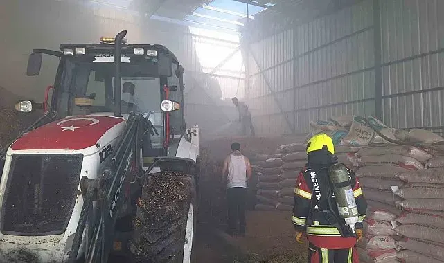 Edremit'teki yangında 2 bin saman ve yonca balyası zarar gördü