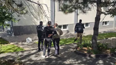 Kayseri'de Üçüncü Kattan Düşen Genç Kız Ağır Yaralandı