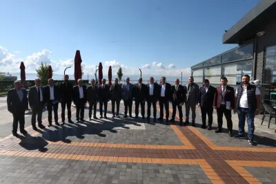 Dilovası Belediyesi Muhtarlar Toplantısı'nda Mahalle Sorunları Görüşüldü