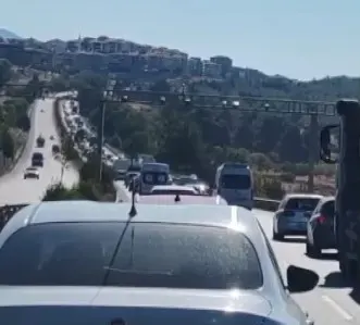 Muğla-Yatağan Karayolunda Üç Araçlı Zincirleme Kaza Trafiği Kilitledi