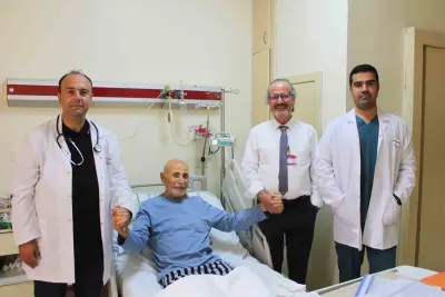 83 Yaşındaki Hastanın Karın Aortundaki Kritik Genişleme Başarıyla Operasyonla Giderildi