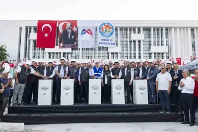 Mersin'de 138 Milyon Liralık Mezitli Kent Meydanı'nın Temeli Atıldı