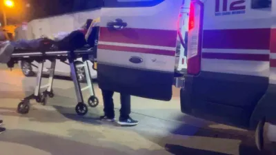Bursa Mudanya'da Motosiklet Kazası: Park Halindeki Araca Çarpan İki Kişi Yaralandı