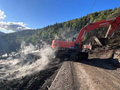 Kastamonu İnebolu'da Yangında Kül Olan 11 Evin Enkazı Kaldırılıyor