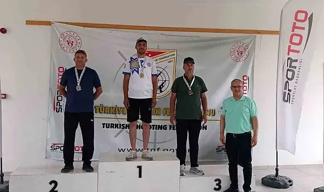 Büyükşehir sporcularından çifte başarı