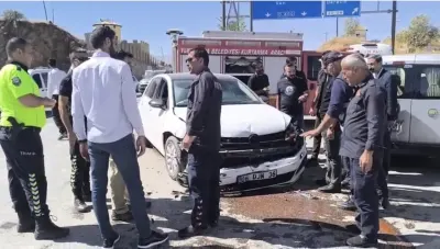 Hakkari Yüksekova’da Trafik Kazası: İki Araç Çarpıştı, İki Yaralı Var