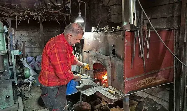 600 derecelik ocağın başında sıcağa meydan okuyor