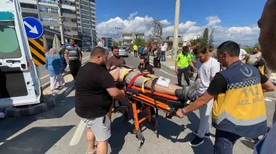 Mersin’de Motosiklet Otomobile Çarptı: İki Yaralı
