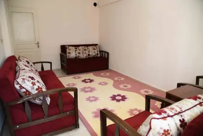 Manisa'da Tonlarca Çöp Çıkarılan Ev Baştan Aşağı Yenilendi