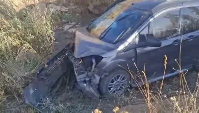 Yüksekova-Van Karayolunda Hafif Ticari Araçlar Çarpıştı: 4 Yaralı