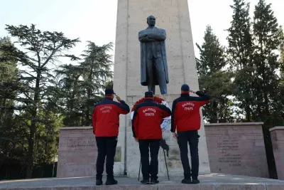 Balıkesir'de İtfaiye Haftası'nda Kahramanlara Vefa: Şehit ve Gazilerin İsimleri Araçlara Verildi