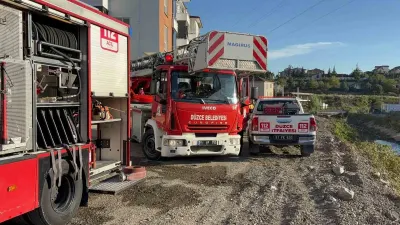 Düzce'de Dört Katlı Binanın Zemin Katında Çıkan Yangın Söndürüldü
