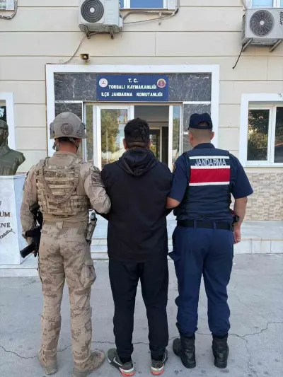 İzmir'de jandarmadan nefes kesen operasyon: Yıllardır aranan firariler arazide yakalandı