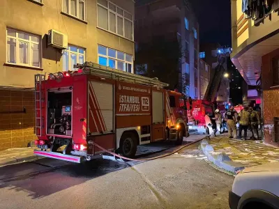 Esenler'de Kentsel Dönüşüm Kapsamındaki Boş Binada Çatı Yangını