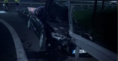 İstanbul Bahçelievler'de Otomobil Bariyerlere Çarptı: Bir Kişi Yaralandı