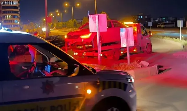 Otomobil refüje çıktı