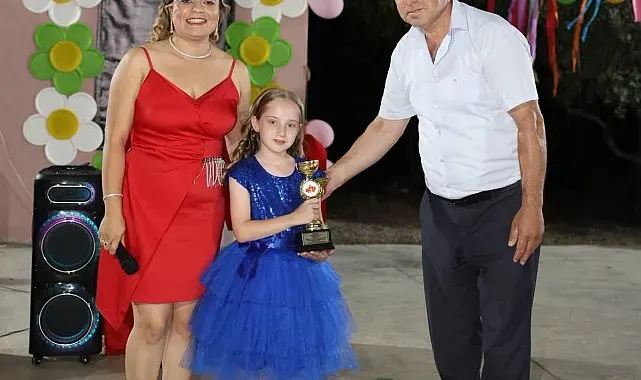 Köyceğiz'de Muhtar Acar'dan başarılı öğrenciye ödül