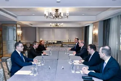 KKTC Dışişleri Bakanı Ertuğruloğlu, New York'ta Bayramov ile Bir Araya Geldi