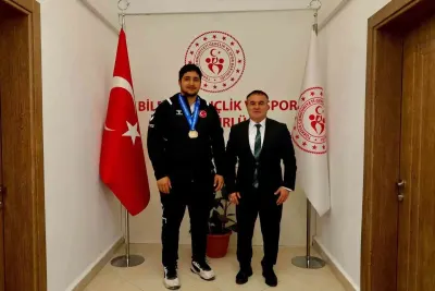 Avrupa Şampiyonu Zaloğlu'ndan Bilecik İl Müdürü Demir'e Ziyaret