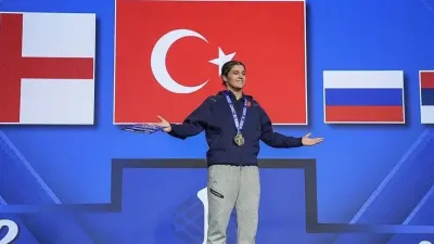 Avrupa Boks Şampiyonası'nda Madalya Kazanan Milli Sporculara Bakan Bak'tan Kutlama