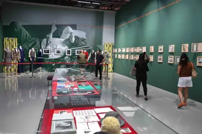 İZKİTAP Ziyaretçileri Kültürpark'taki Üç Önemli Sergiyi Keşfetti
