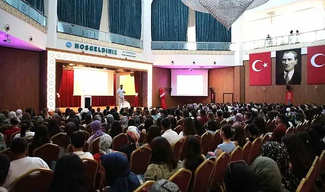 Yüreğir Belediyesi'nden MEB-AGS ve KPSS adaylarına coğrafya semineri