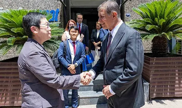 Başkan Tugay'dan Singapur'a İEF ve EXPO 2027 daveti