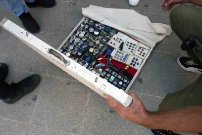 Maltepe'de Okul Önünde Bıçak Satan Seyyar Satıcıya Zabıta Müdahalesi