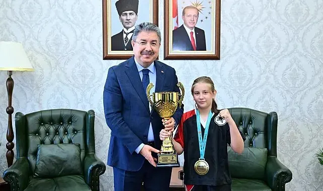 Eskişehir'in gururu Asel Özdalgın, Vali Erdinç Yılmaz'ı ziyaret etti