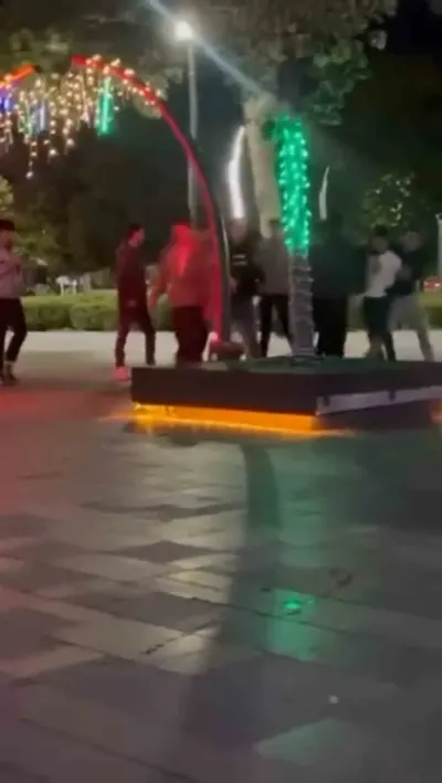 Bolu Valilik Meydanı'nda İki Grup Arasında Kavga Çıktı