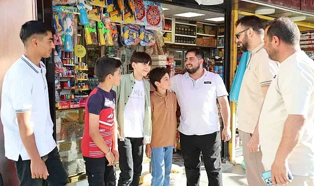 Elazığ'da suyun parasını boş kovaya bırakıp kameraya el sallayan çocuklar o anları anlattı