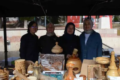 Bilecik'te Üniversite Öğrencilerine Destek İçin Hayır Çarşısı Kuruldu