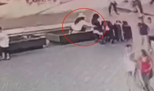 Fatih'te kadın hırsız bankta oturan vatandaşın çantasını böyle çaldı