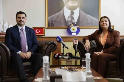 AK Parti'li Eyyüp Kadir İnan'dan İzmir'deki belediye başkanlarına çağrı