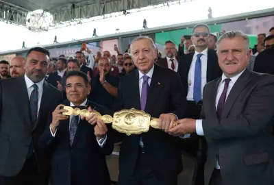 Cumhurbaşkanı Erdoğan, Atatürk Havalimanı Millet Bahçesi'ndeki Yağlı Güreş Cumhurbaşkanlığı Kupası'nı İzledi