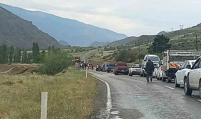 Oltu'da sağanak yağış sele neden oldu
