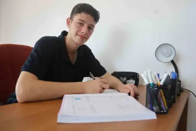 Suriye Savaşından Kaçıp Depremi Yaşayan Münir, Tıp Fakültesini Kazandı