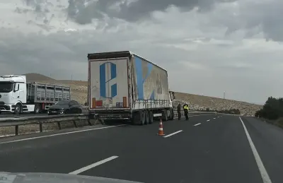 Eskişehir-Ankara Karayolunda Tır Kazası: Yaralanan Olmadı