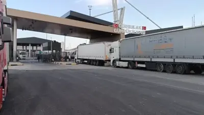 Gürbulak Gümrük Kapısı'nda Tır Yoğunluğu Kuyruğa Yol Açtı