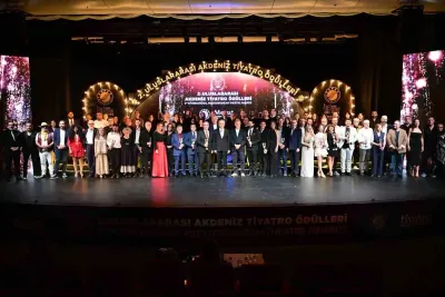 İKİNCİ ULUSLARARASI AKDENİZ TİYATRO ÖDÜLLERİ KEPEZ'DE SAHİPLERİNİ BULDU