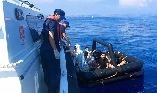 Yunan sahil güvenlik 3'ü çocuk 8 düzensiz göçmeni Türk karasularına geri itti