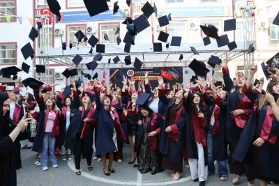 Atatürk Üniversitesi Bakü'de Mezuniyet Sevinci Yaşattı