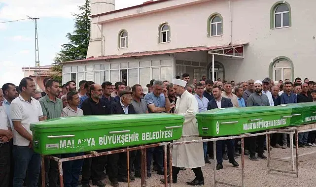 Malatya'da kazada hayatını kaybeden 3 kişilik aile toprağa verildi