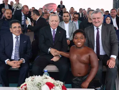 Tanzanyalı Minik Güreşçi Osman Ali Davutoğlu, Cumhurbaşkanı Erdoğan İle Olan Anısını Paylaştı