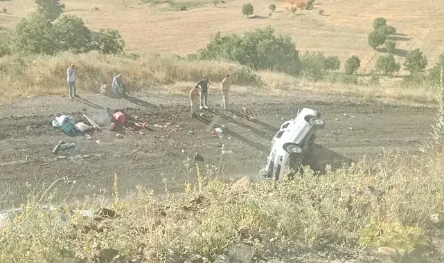 Kamyonet şarampole yuvarlandı: 4 yaralı