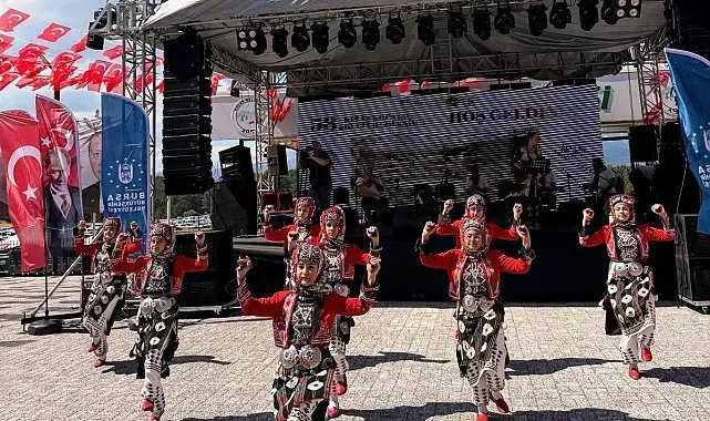 Yenişehir Halk Dansları Topluluğu, Kocayayla Şenlikleri'nde ayakta alkışlandı