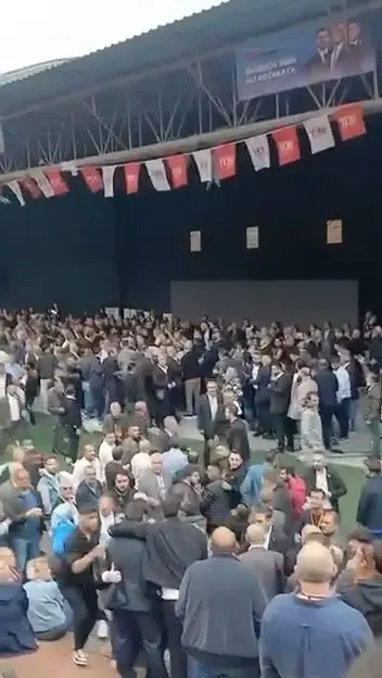 Yeni Parti Esenyurt Kongresinde Arbede: Seçimler İptal Edildi