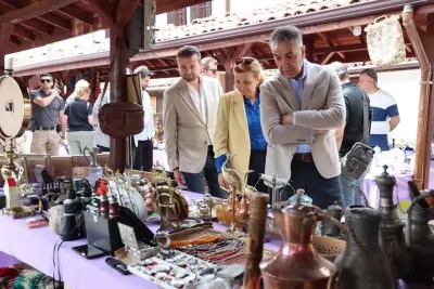 Safranbolu'da Tarihi Atmosferde Antika Pazarı Ziyaretçilerini Ağırlıyor