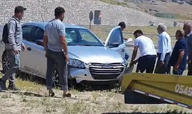 Motosiklete çarpmamak için manevra yapınca kaza yaptı: 1 yaralı