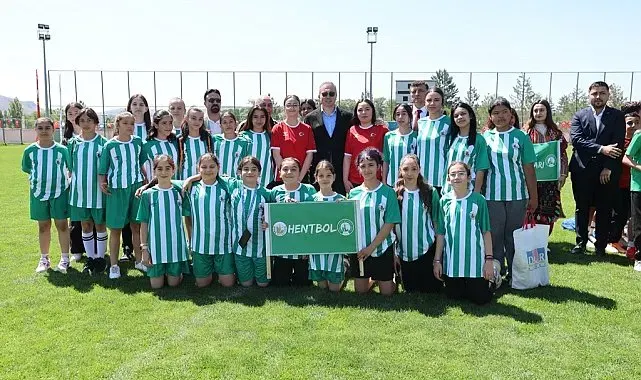 Sivas Belediyesi tarafından düzenlenen Yaz Spor Okulları açıldı